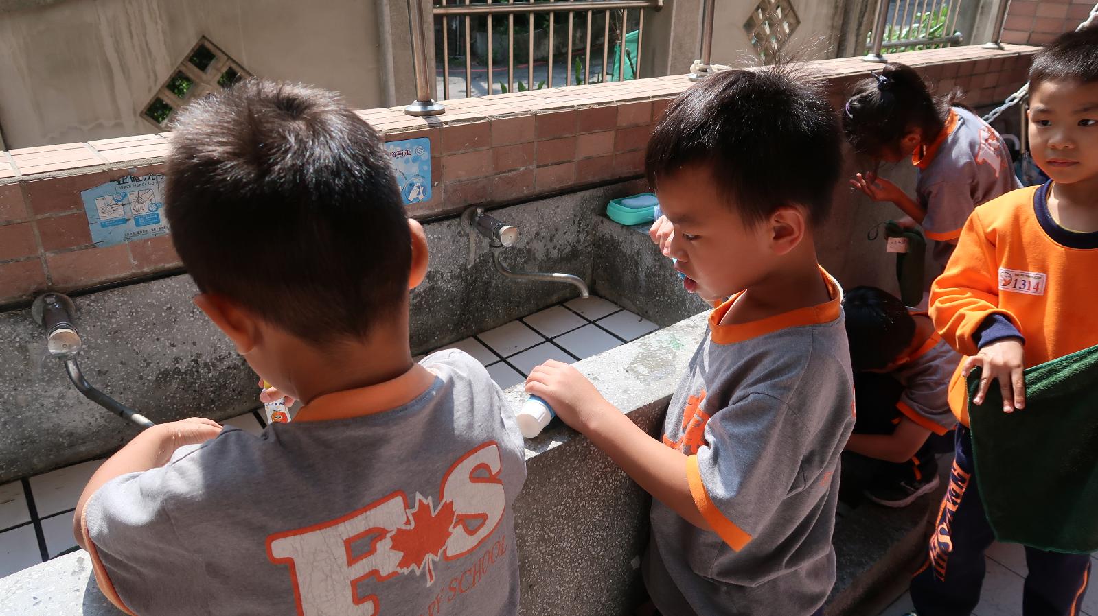 午餐後潔牙，開新視窗